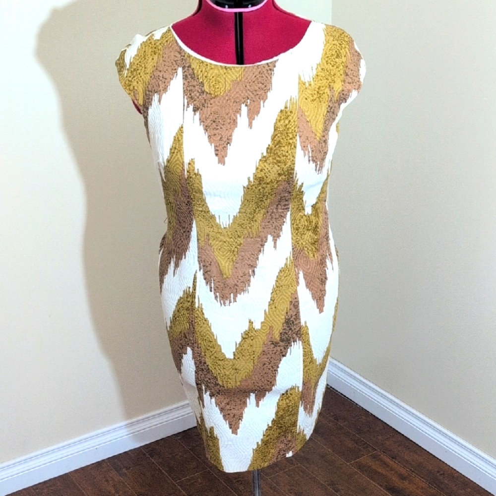 Robbie Bee| Chevron Patterned Dress in Brown and Cream Back Zippered
